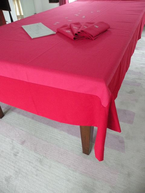 Table - Tablecloth & Napkin, Small Roses, Fuchsia with Red Border
